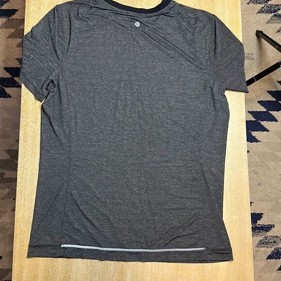 Lululemon performance tee - Picture 3 of 5